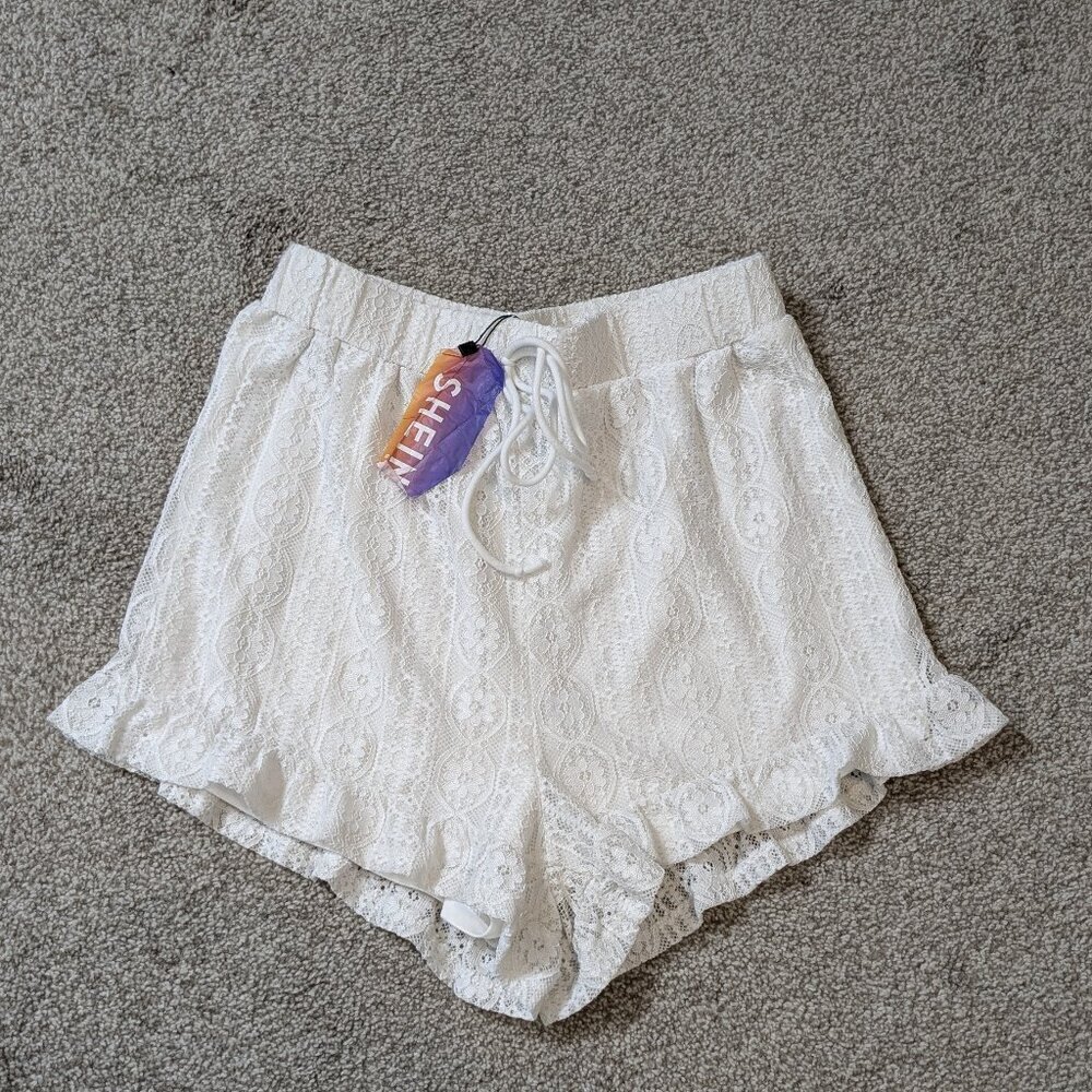 SHEIN White Lace High Rise Pull-On Shorts w Leg Ruffle; Size 4
